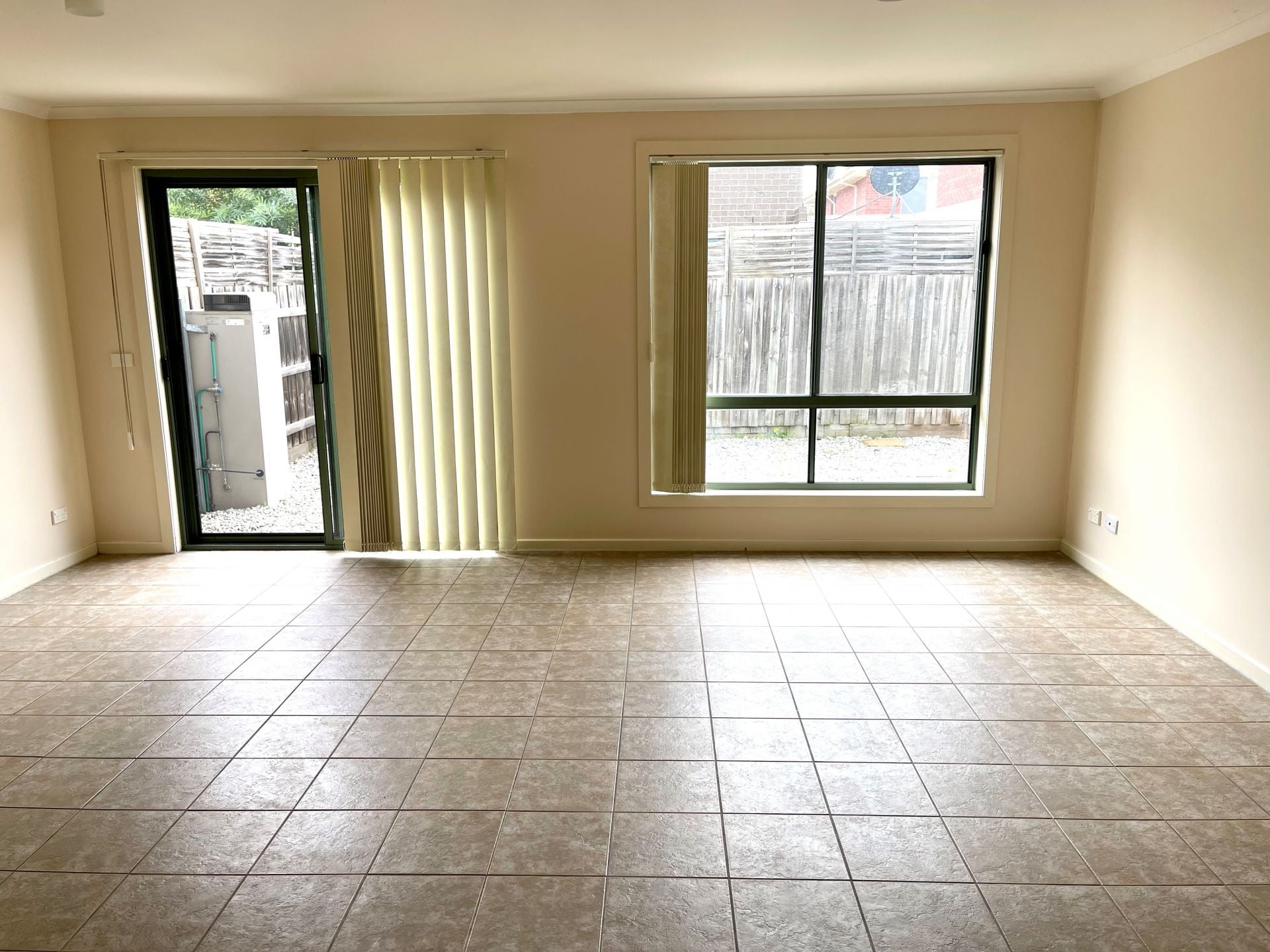 SPACIOUS TOWNHOUSE CLOSE TO EVERYTHING