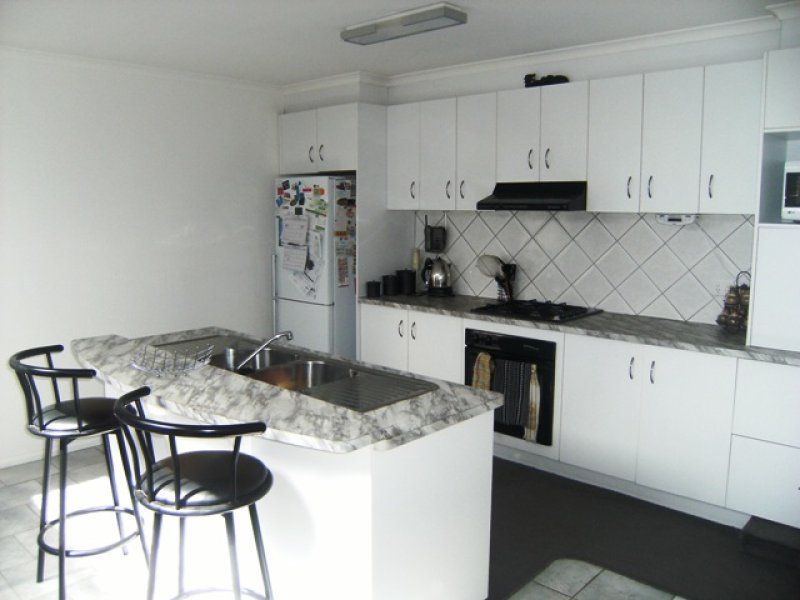 29 Castlemaine Way, Caroline Springs - Thumbnail 3