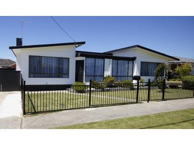 4
 
 
 
  
 
 
 2
 
 
 
  
 
 
 1
 
 
 
 
 
 
 
 3 Goddard Street, ULVERSTONE TAS 7315, Ulverstone - Thumbnail 2