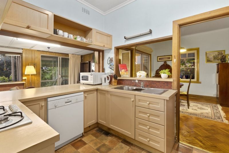8 Harding Street, Surrey Hills - Thumbnail 5