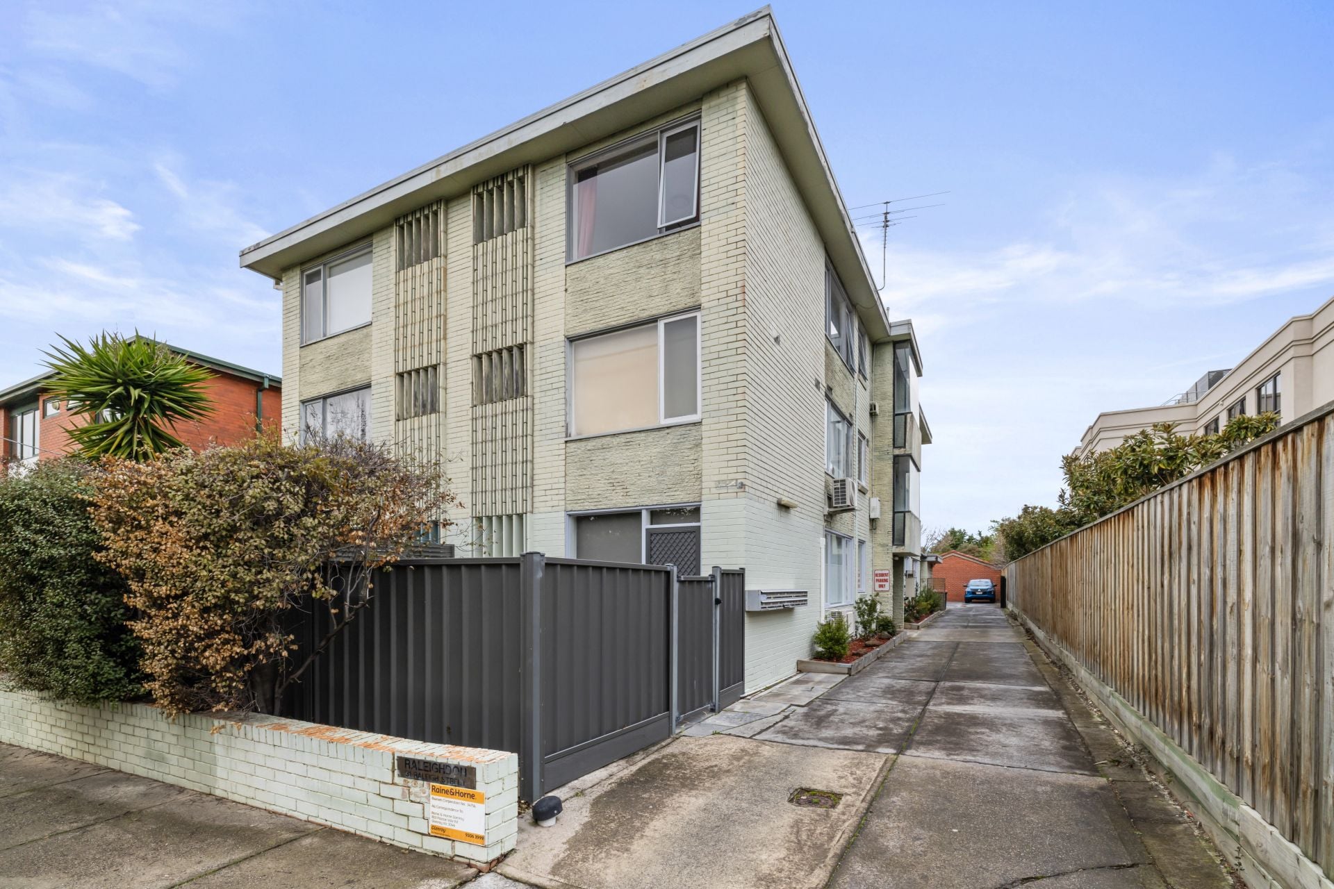Freshly Updated Apartment in Prime Essendon Location