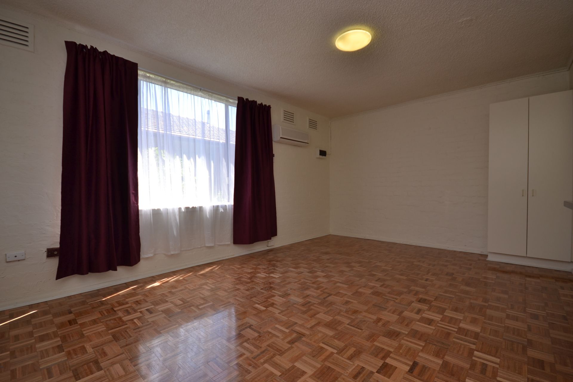 FULLY RENOVATED STUDIO!