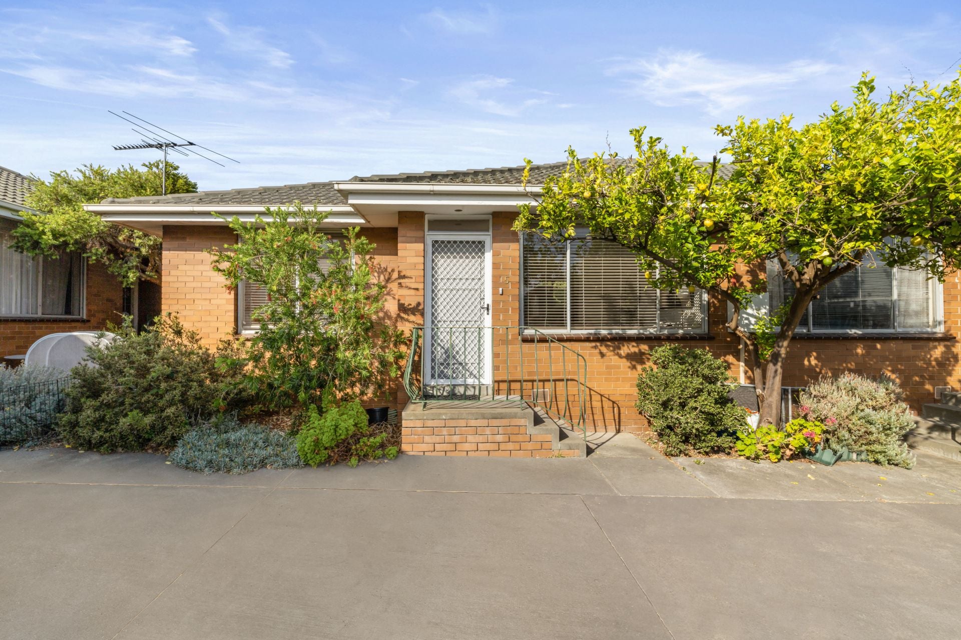 A Stylish Abode In A Central Location