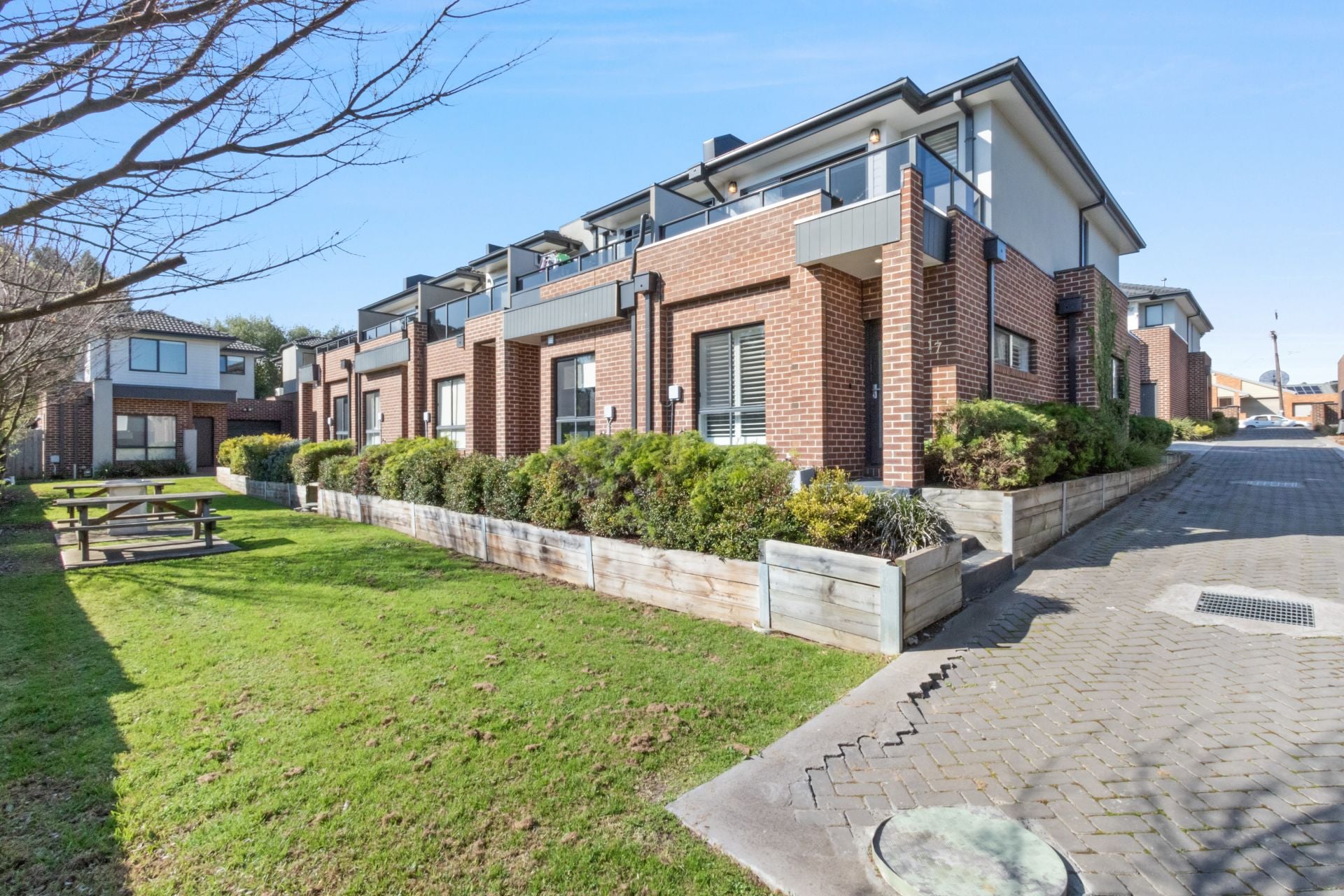 Stylish townhouse in ideal location
