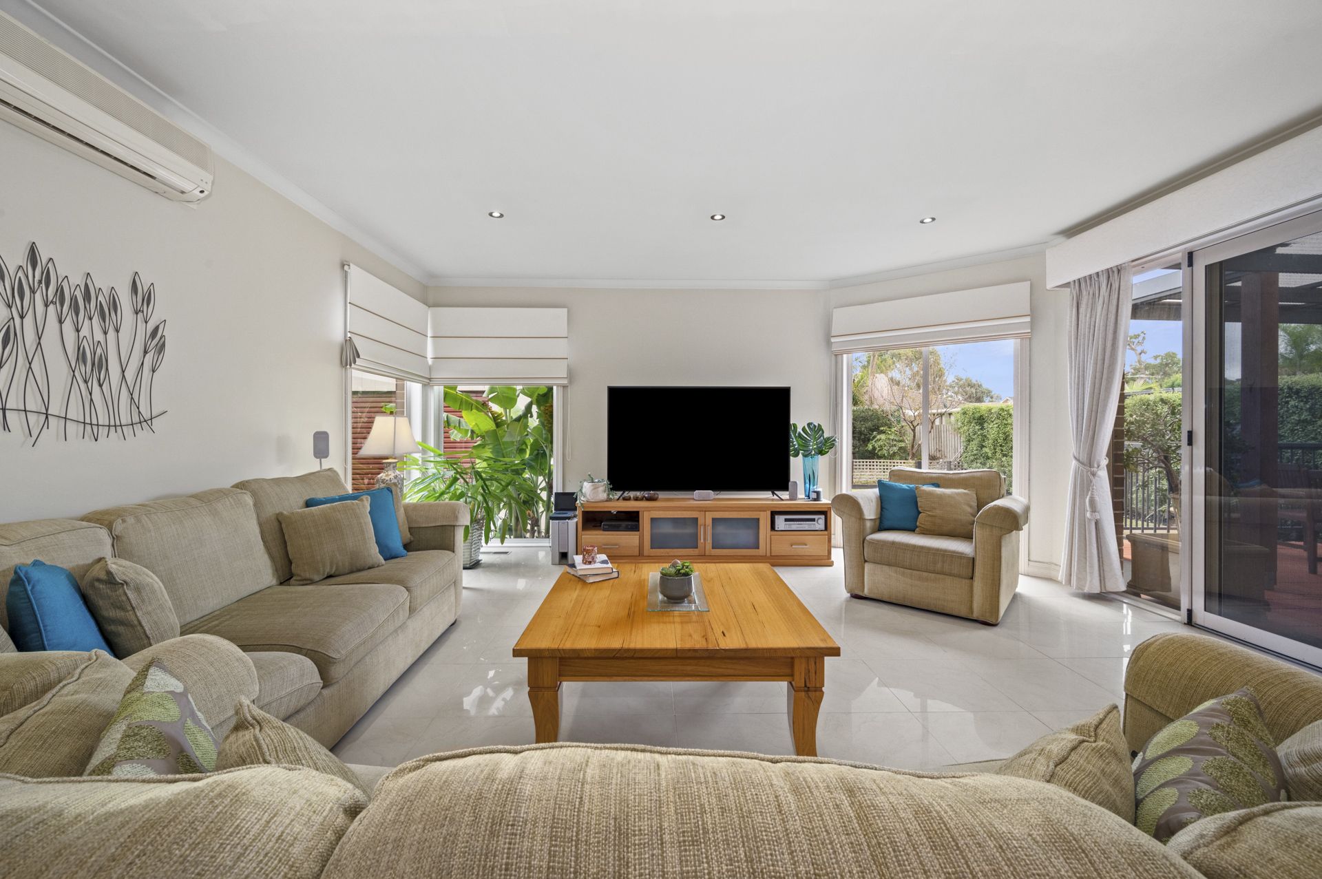 IMPRESSIVE FAMILY HOME WITH PRICELESS VIEWS