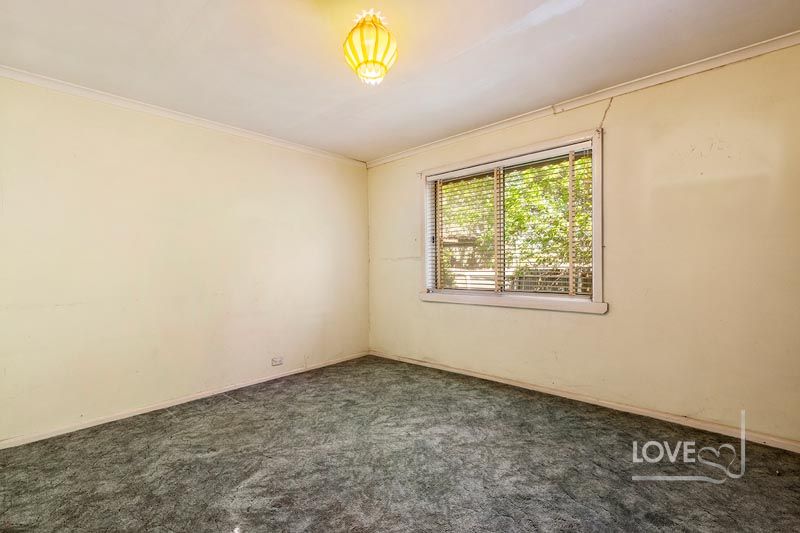 IT'S NOT THE PRETTIEST HOUSE IN THE STREET BUT IT'S CHEAP!