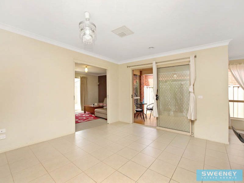 8 Hascombe Drive, Caroline Springs - Thumbnail 6