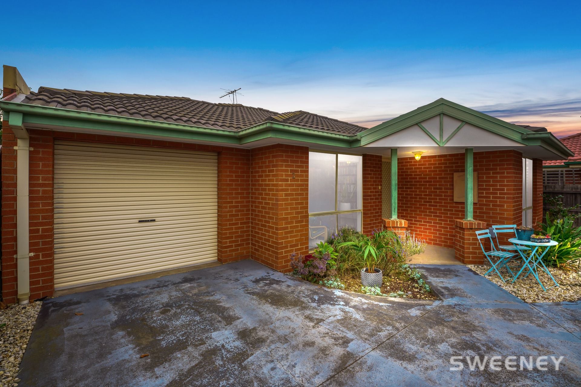 2/10 Dillon Court, Altona Meadows - Thumbnail 2