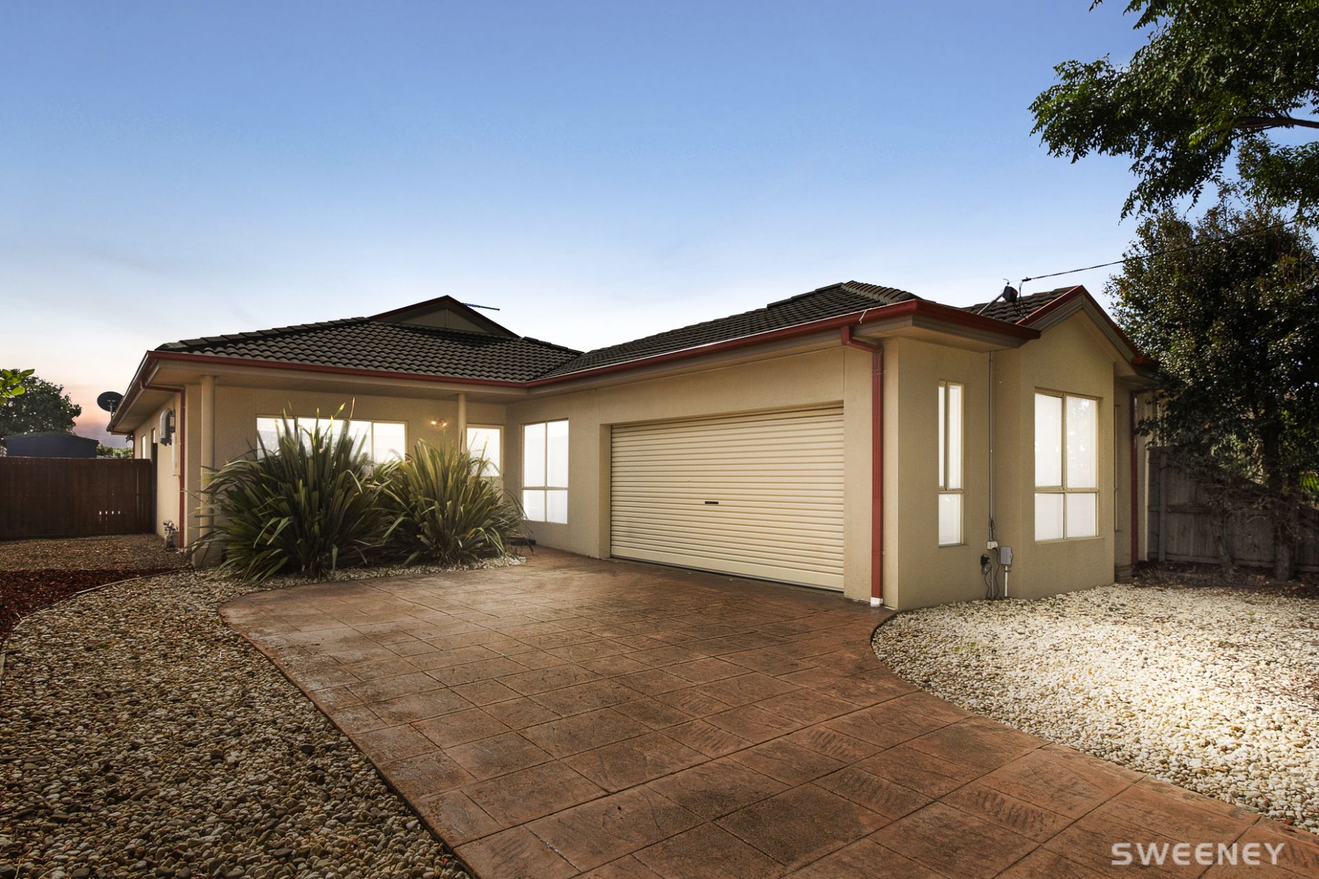 18 May Avenue, Altona Meadows - Thumbnail 2