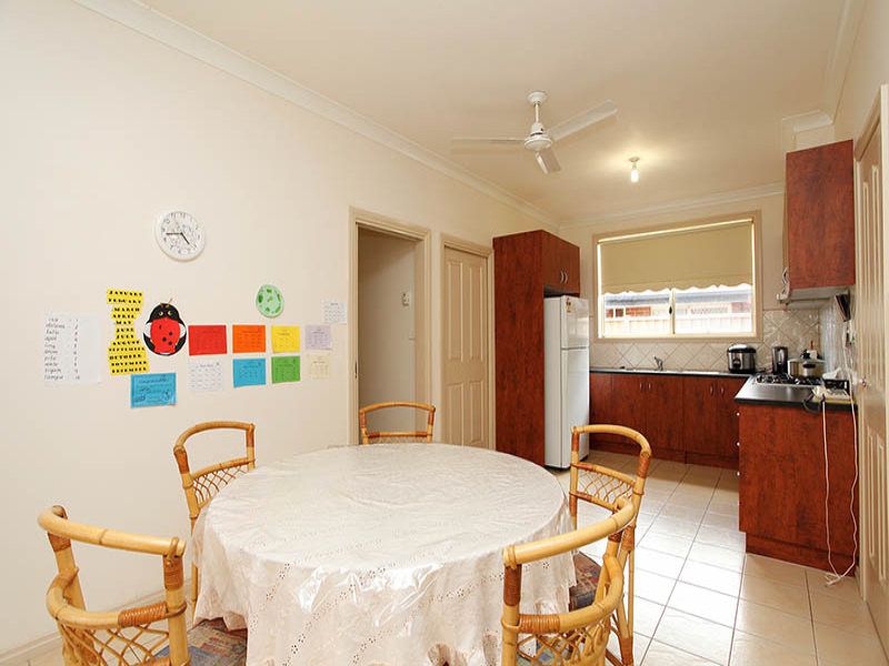 7 Cleland Way, Caroline Springs - Thumbnail 4