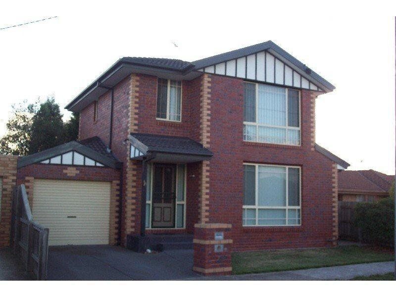 LOVELY TOWN HOUSE, GREAT LOCATION! **INSPECT WEDNESDAY 29TH MAY @ 4:45PM-5:00PM**