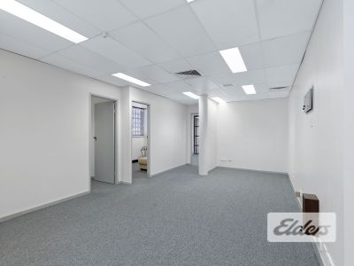 FUNCTIONAL GROUND FLOOR TENANCY + 3 CARS!