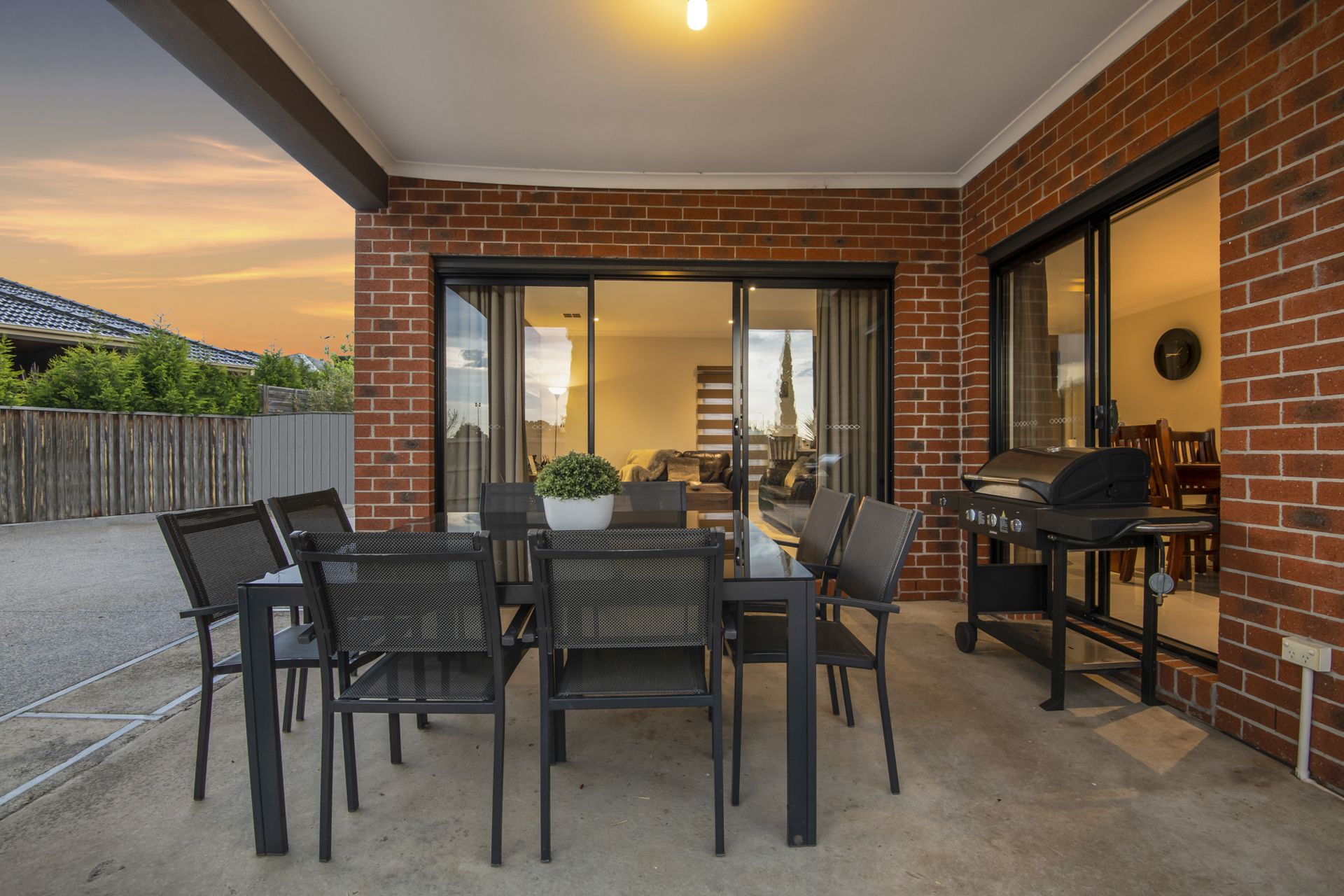 GREAT FAMILY HOME  - DUAL CORNER ACCESS