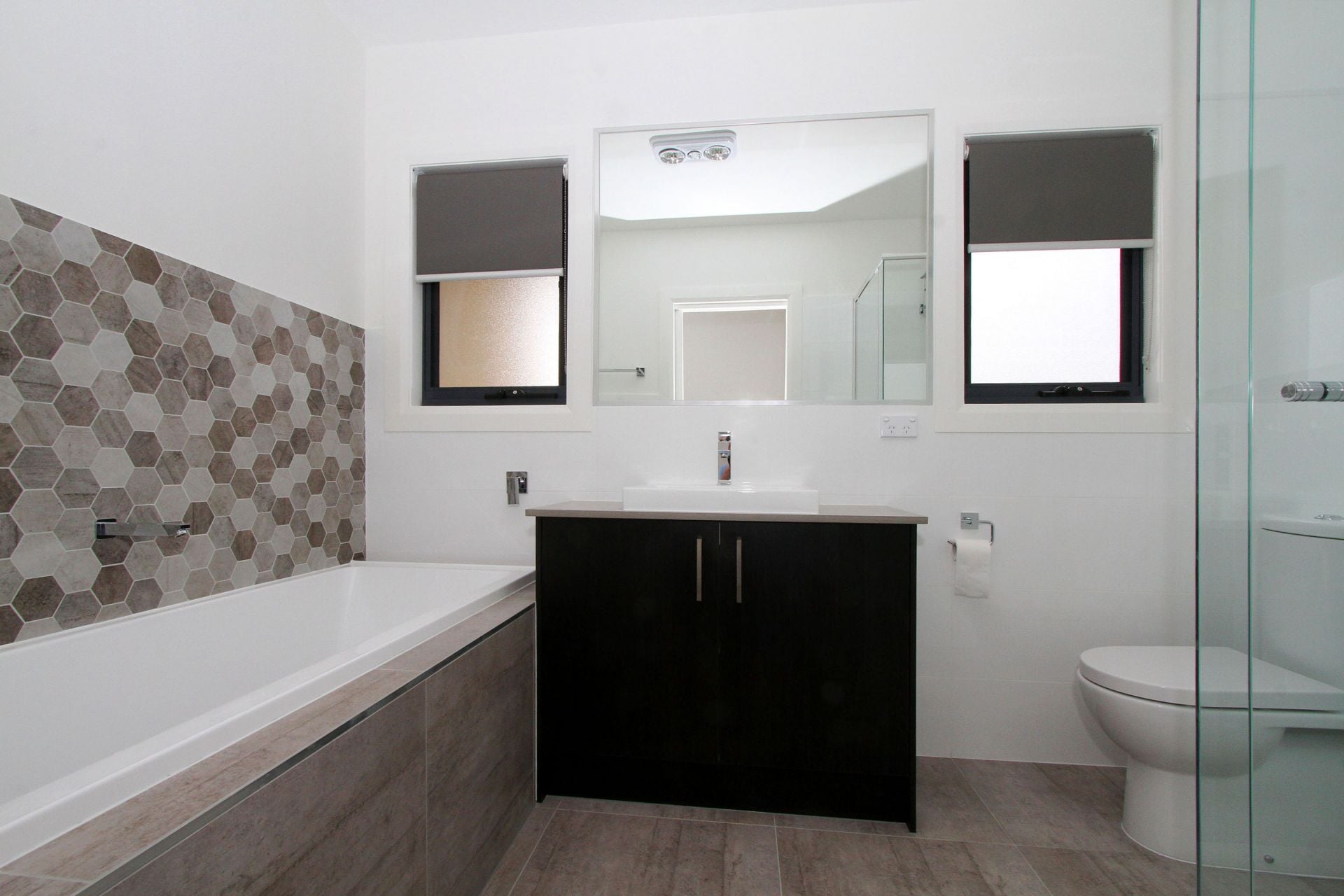 CLASSIC CONTEMPORARY CHIC