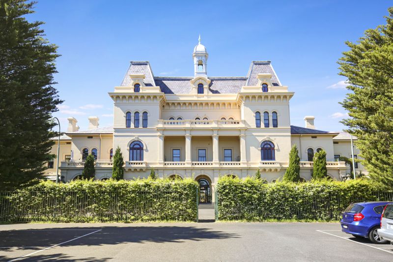 99 Wiltshire Drive, Kew