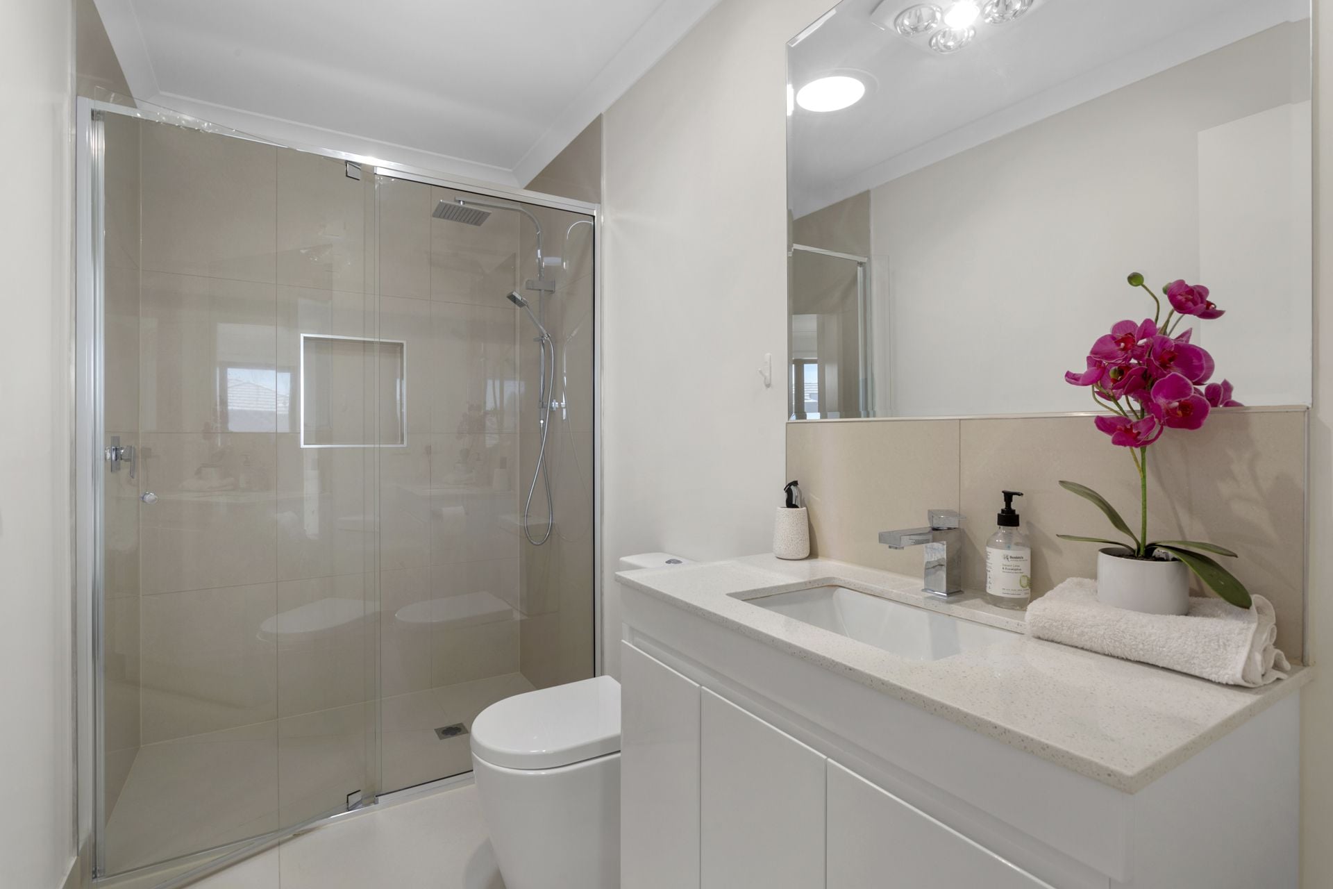 WALK TO THE TRAIN- BOUTIQUE LIVING