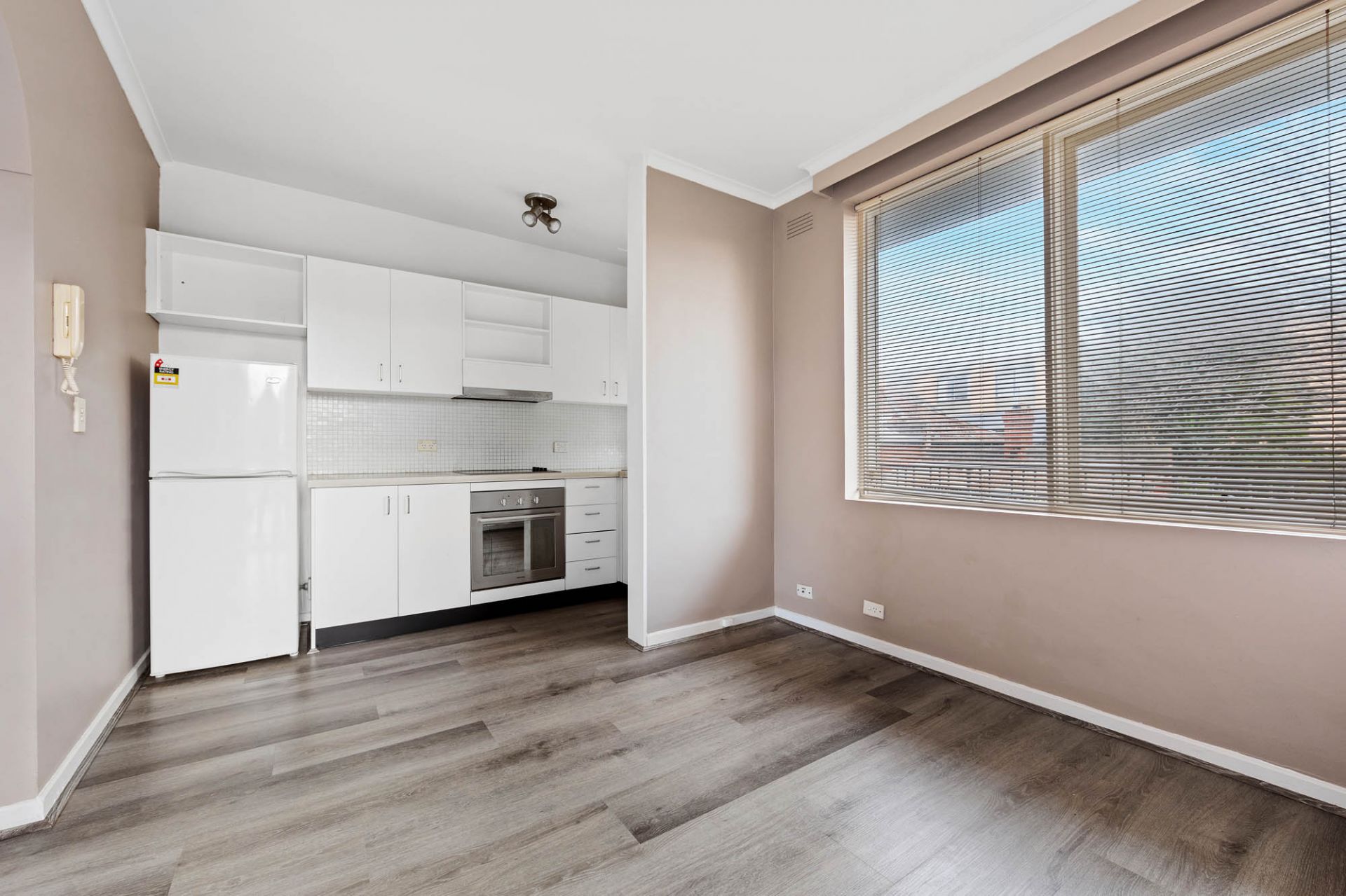 5/56 Carlisle Street, St Kilda - Thumbnail 3