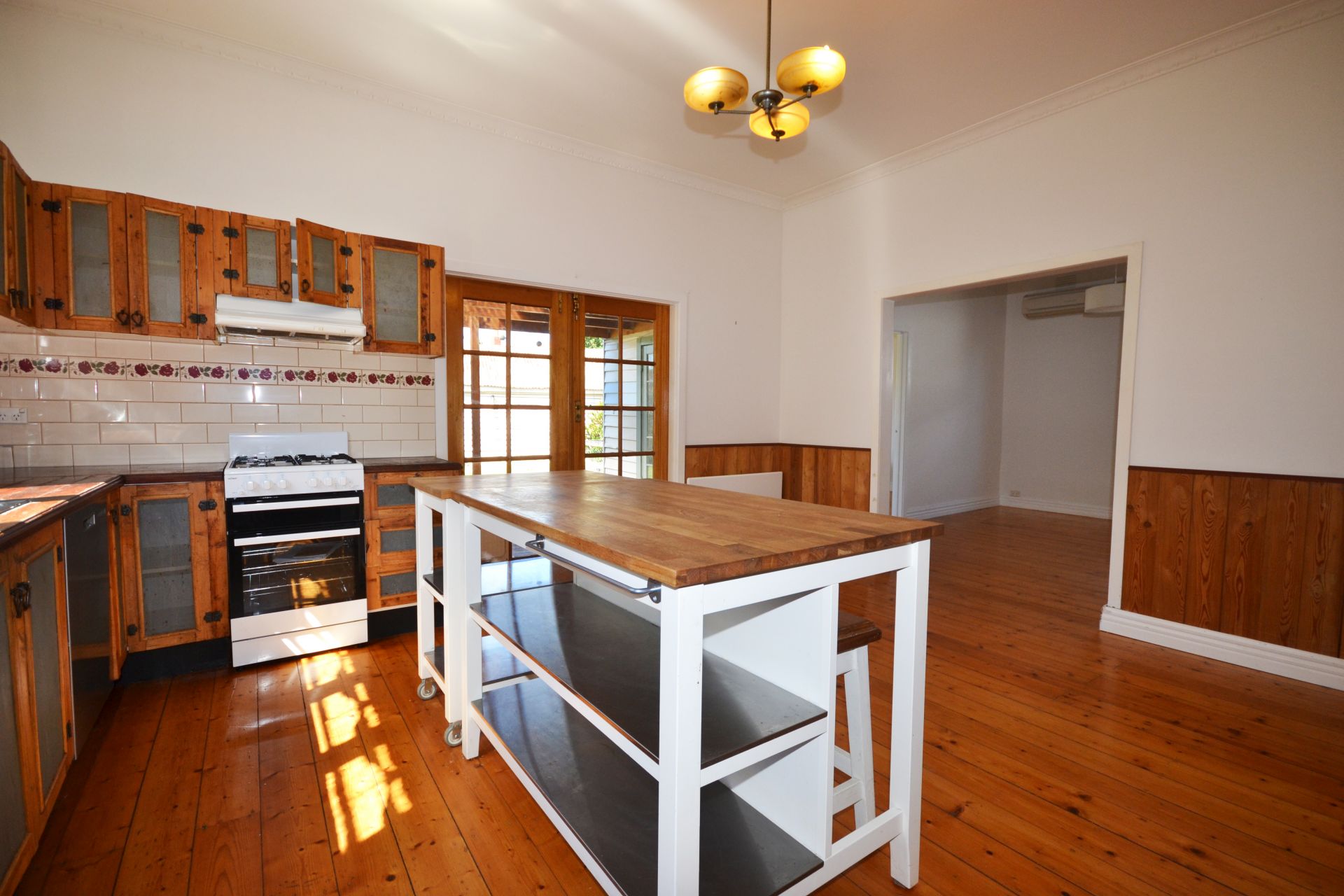 ELEGANT BEAUTY MATCHED WITH A FIRST CLASS LOCATION