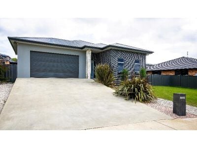 29 Washington Drive, STONY RISE, Stony Rise - Thumbnail 2