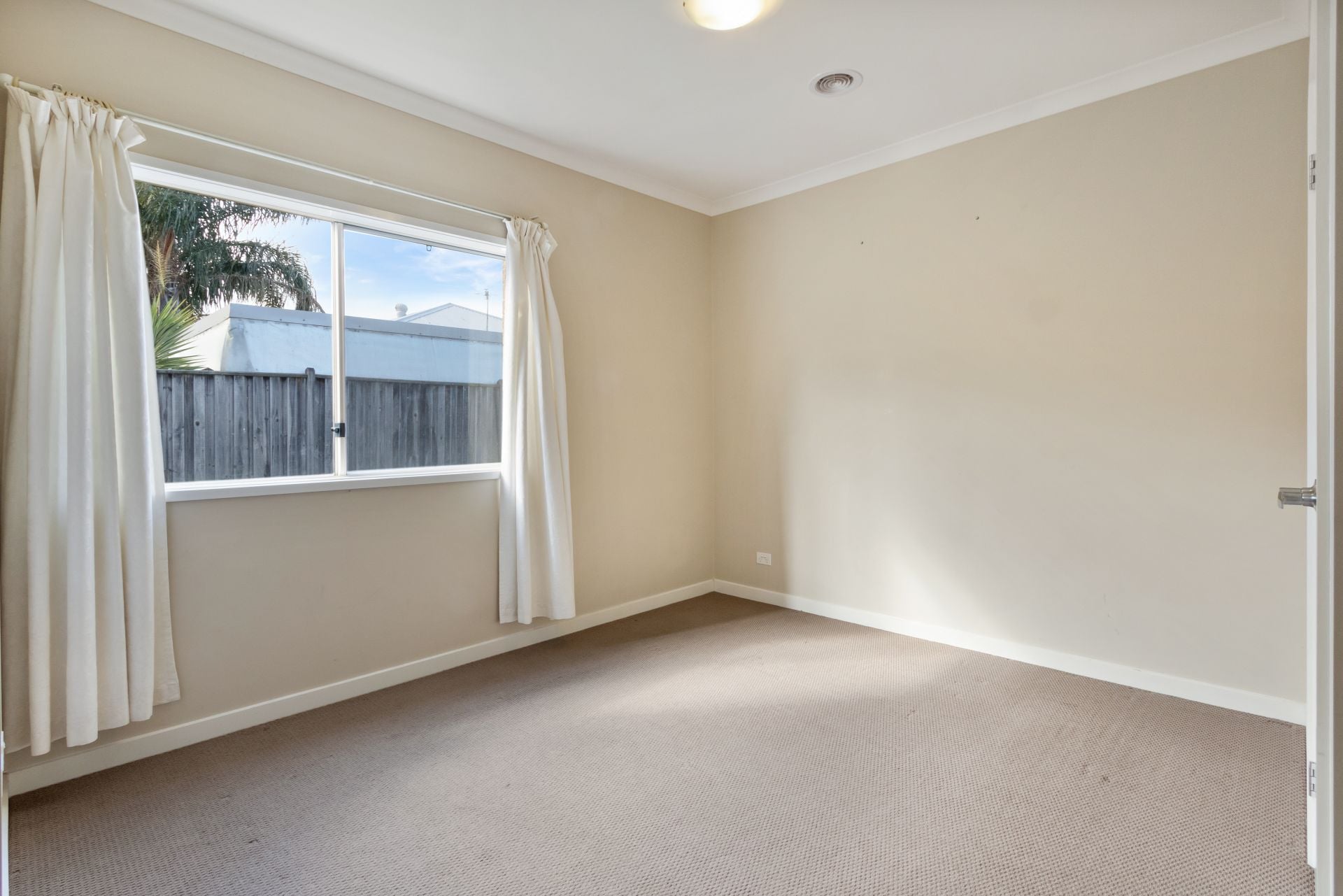 CONVENIENT & MODERN STYLE LIVING
