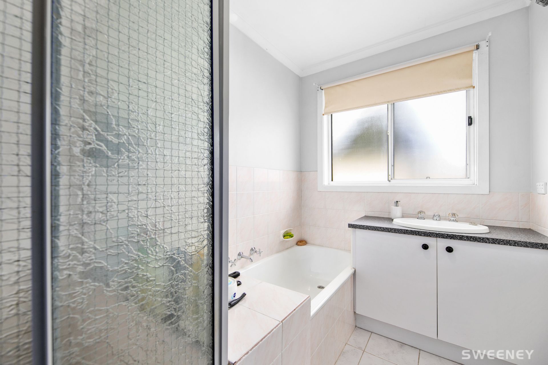 35 Kurrajong Drive, Altona Meadows - Thumbnail 5