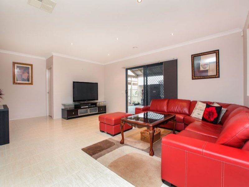 13 Roma Court, Taylors Hill - Thumbnail 5