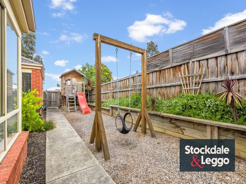 13 Strathoon Crescent SOUTH MORANG, South Morang - Thumbnail 2