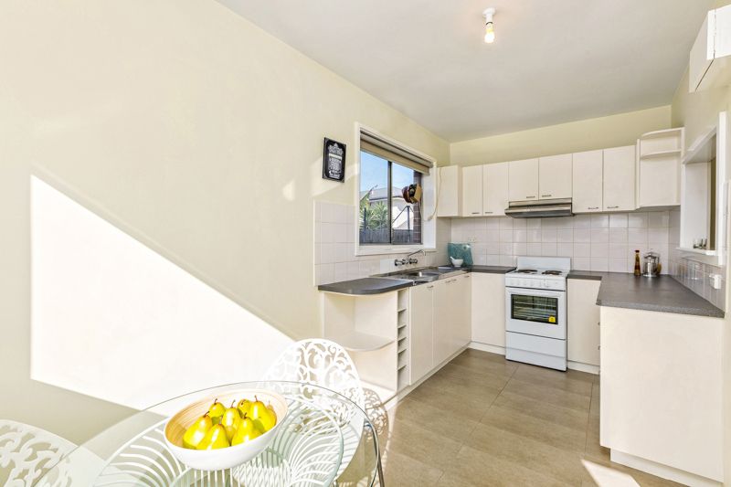 3/6 Hatfield Court, West Footscray - Thumbnail 6