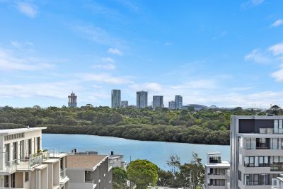 Spectacular apartment with study!