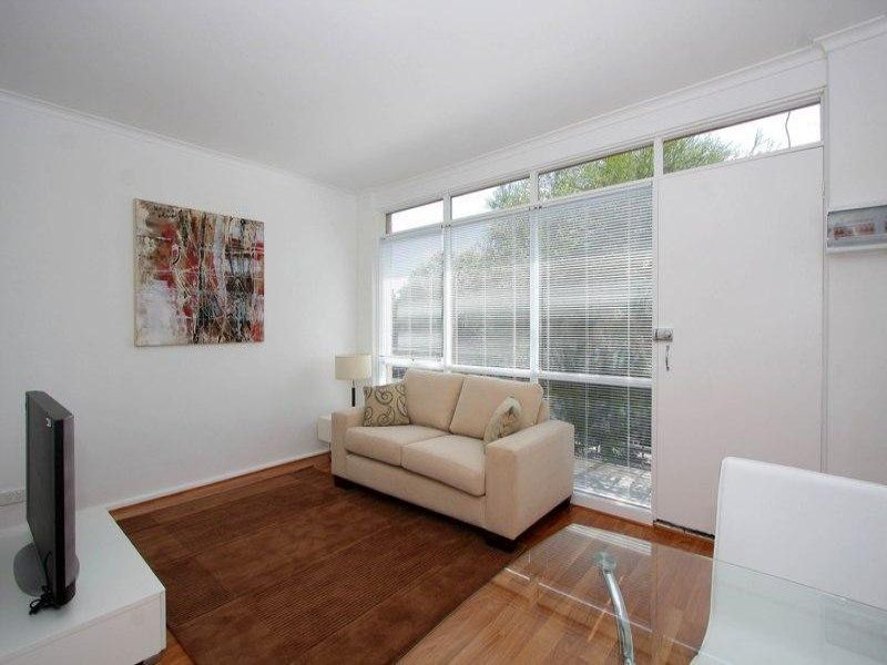 Stunningly Presented & Conveniently Located!