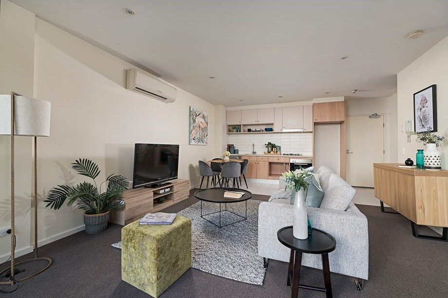 LIGHT-AND-BRIGHT APARTMENT LIVING