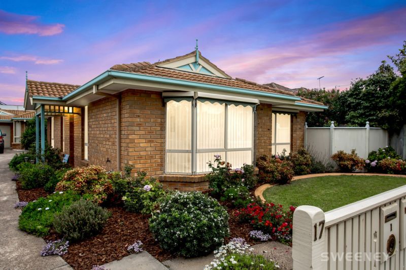 Low Maintenance Seaside Living!