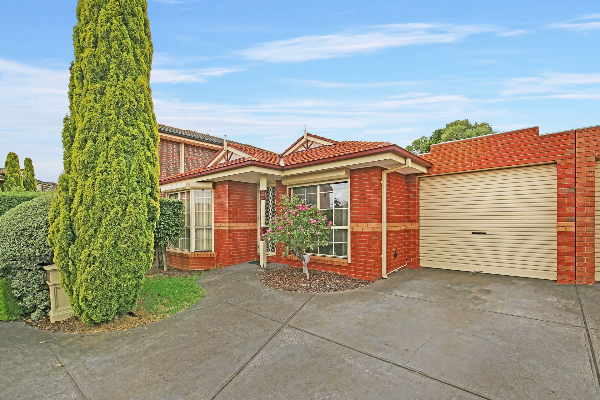 Easy-Care Living, Central Location