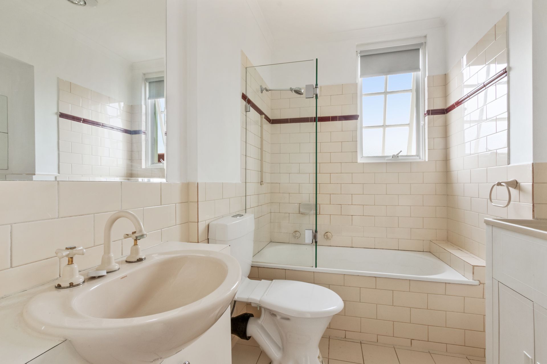 Bright and Light 2 Bedroom home.