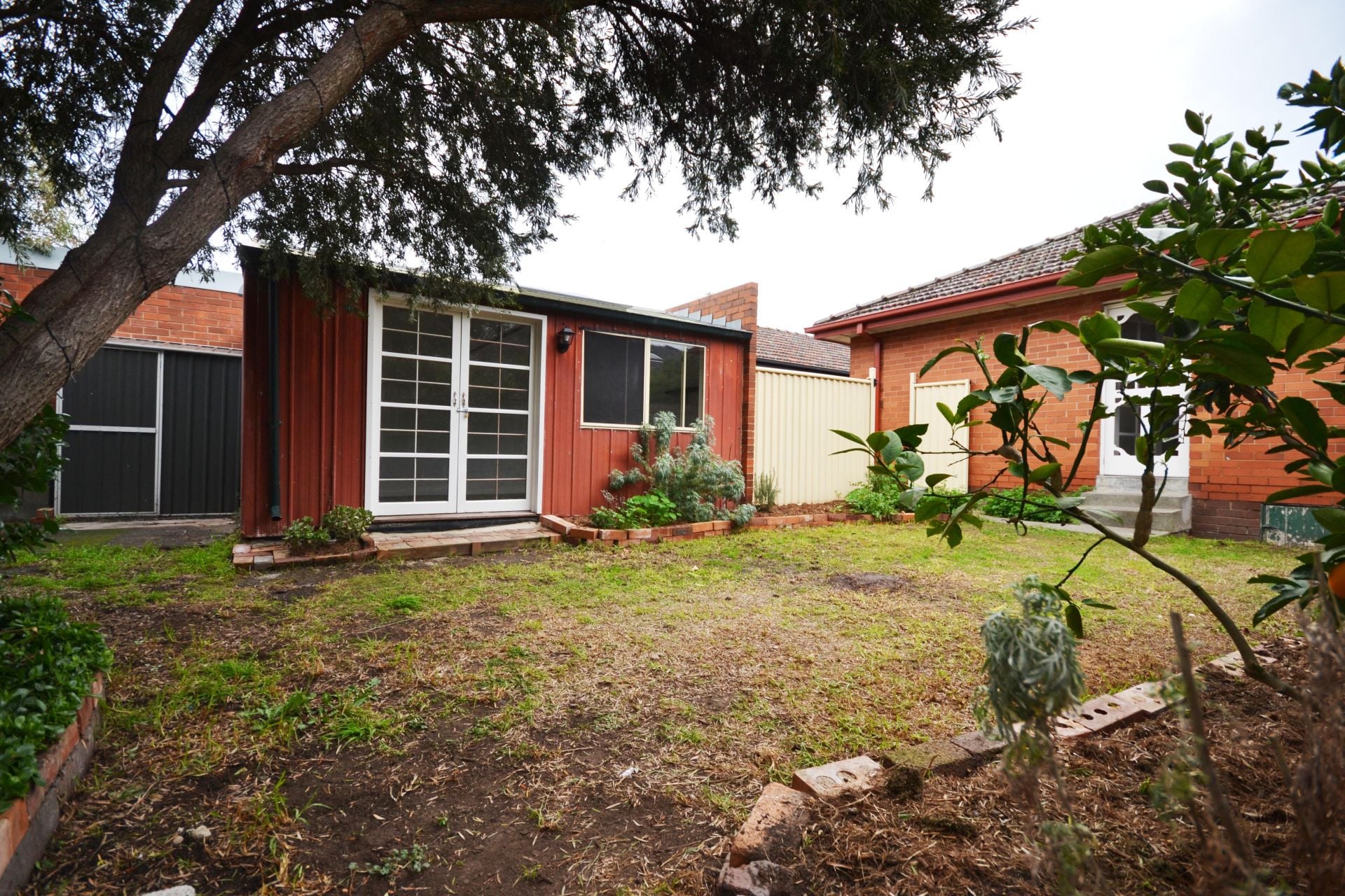 PEACEFUL RETREAT IN THE HEART OF THORNBURY