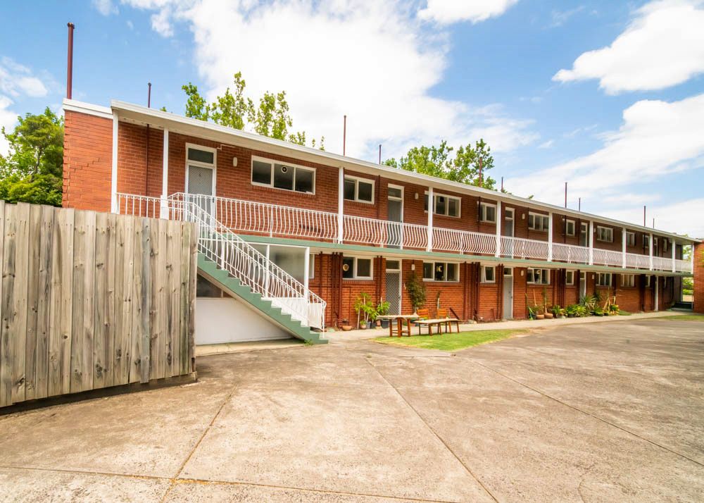 ** Drop in Price ** Ground level 1 bedroom in the heart of Ivanhoe