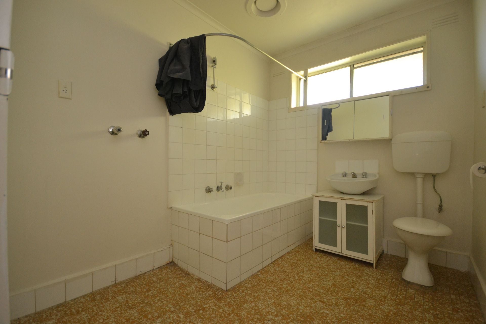 SUPER-SIZED LIVING IN A SUPERB LOCATION