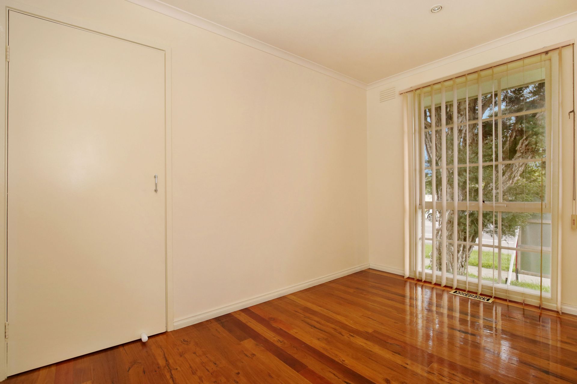 CONVENIENCE & LOCATION **FRESHLY PAINTED**  *Insp Wed 25th Jul @ 5:00pm*
