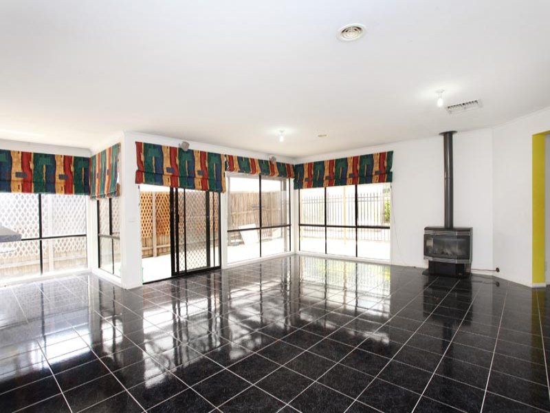 17 John Paul Drive, Hillside - Thumbnail 4