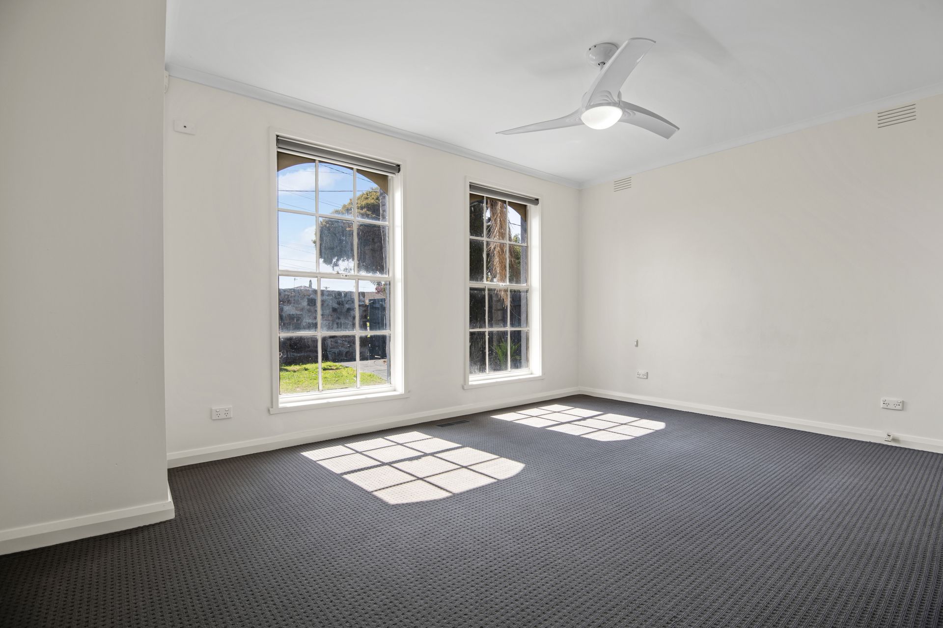 MODERN APPEAL - GREAT LOCATION