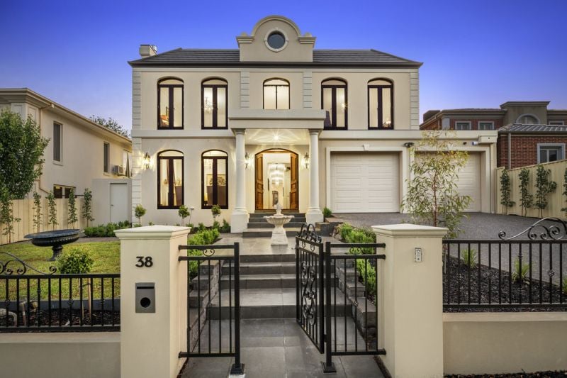 New Family Resplendence in the Coveted School Zone