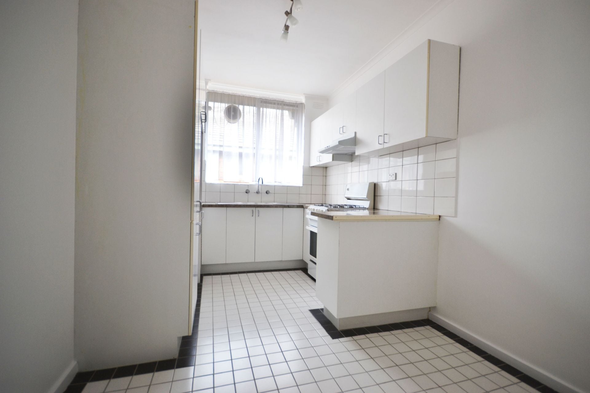 RENOVATED - WALKING DISTANCE TO ZONE 1 TRAIN AND TRAM