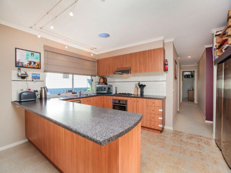 4 Maitland Place, Caroline Springs - Thumbnail 4