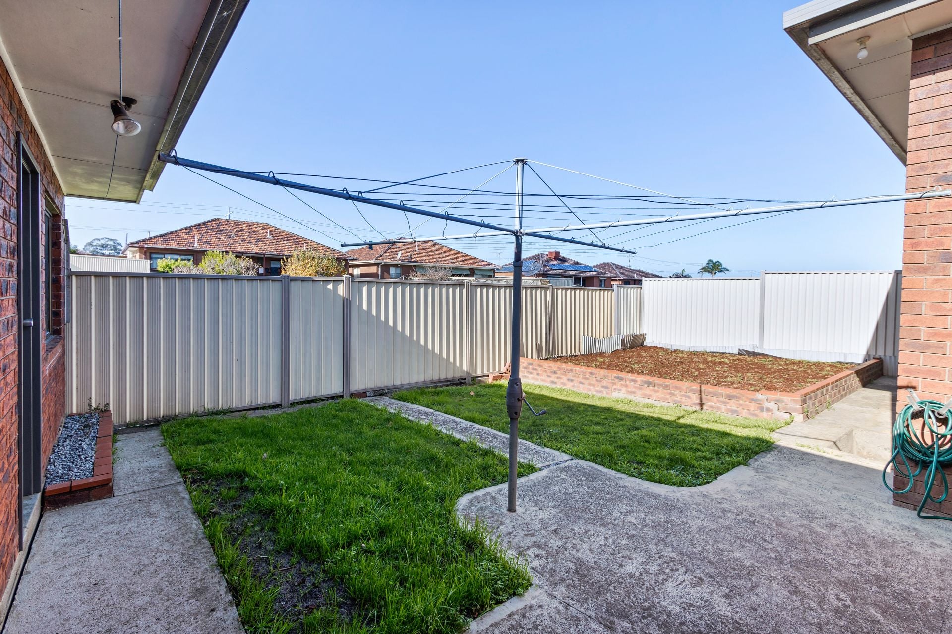 PERFECTLY POSITIONED FAMILY HOME!   **FRESHLY PAINTED**