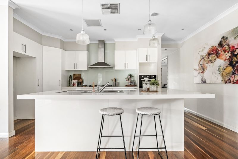 24 The Avenue, Caroline Springs - Thumbnail 4