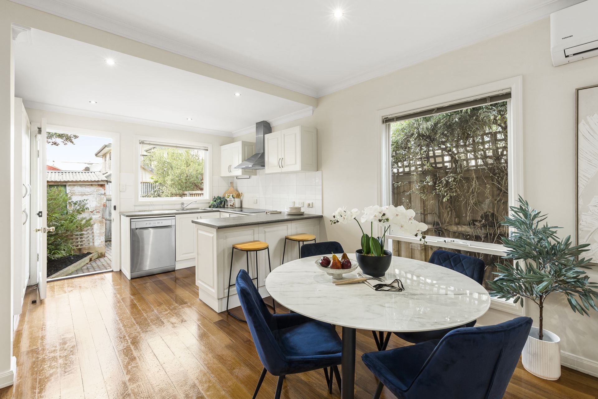 Victorian Charm Near Yarra Bend Park!