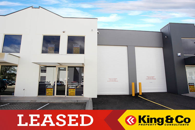 QUALITY CITY FRINGE OFFICE IN MODERN COMPLEX!