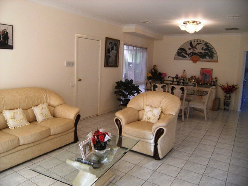 7 Macklin Way, Caroline Springs - Thumbnail 4