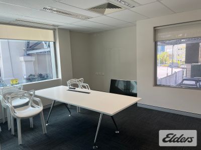 OFFICE OPPORTUNITY OPPOSITE STORY BRIDGE HOTEL!