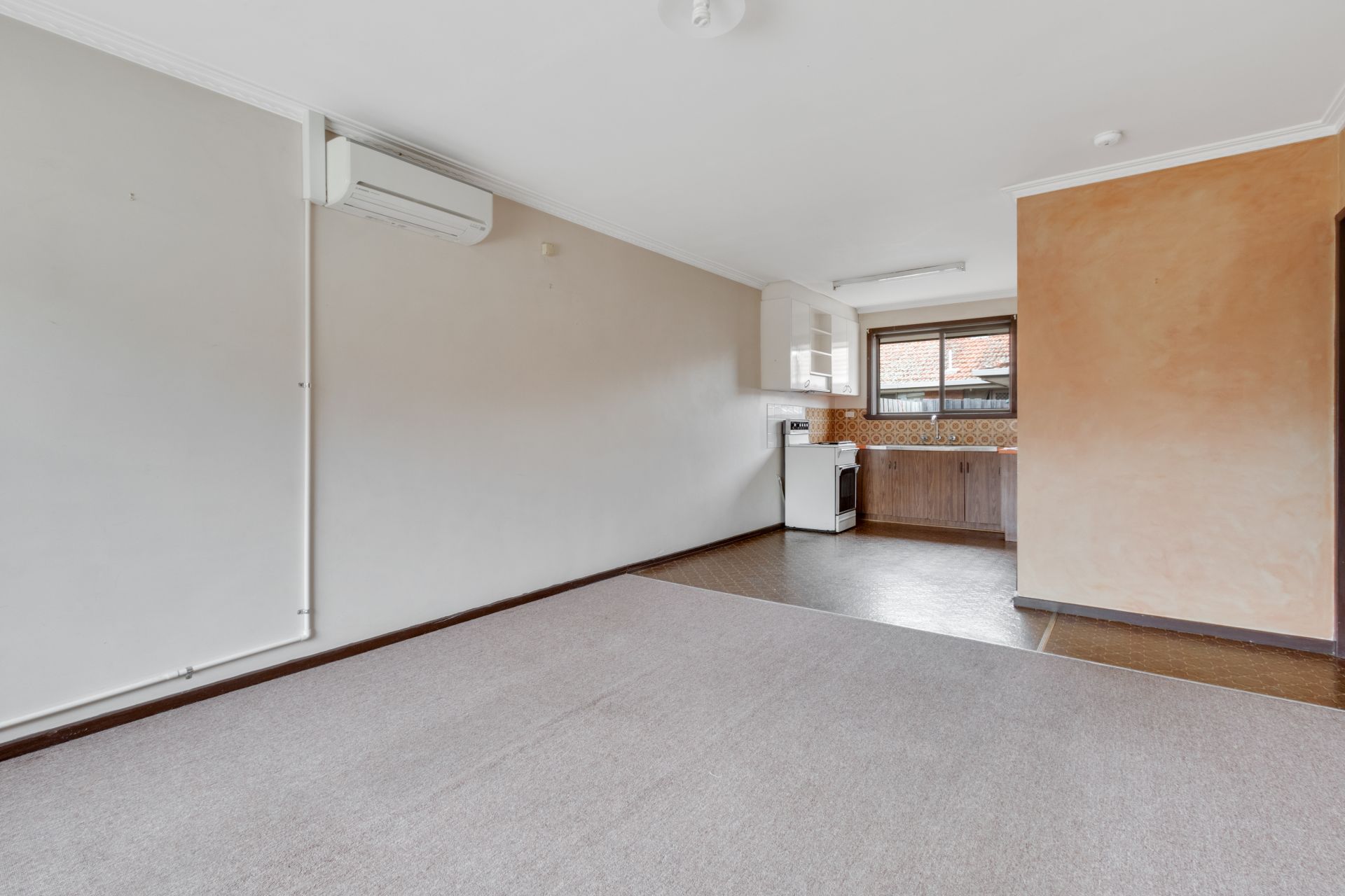 WALKING DISTANCE TO EVERYTHING!